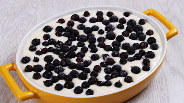 манник с черной смородиной