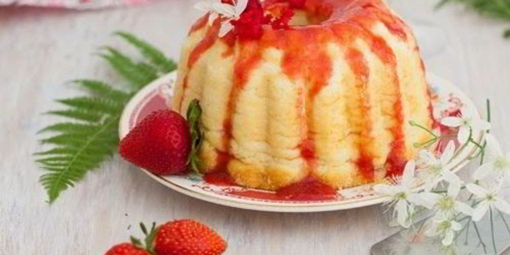 Рецепт манника с клубничным соусом