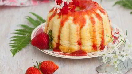 Манник с клубничным соусом