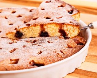 Манник с вишней на кефире