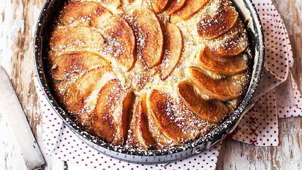 Манник с яблоками на молоке