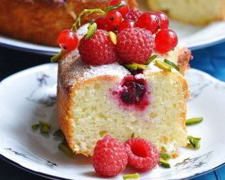 Манник творожный с ягодами