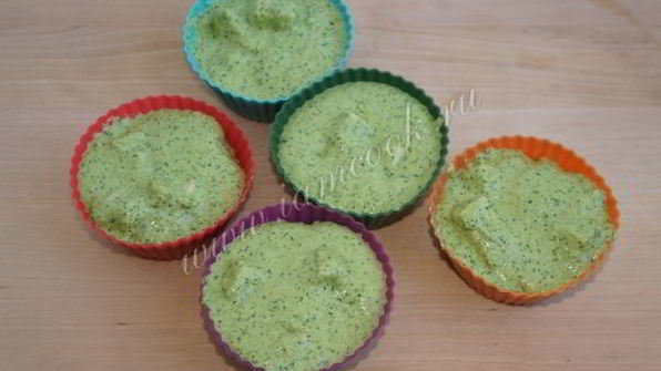 зеленые мини-манники с сыром в мультиварке