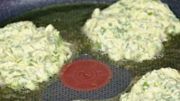 кабачковые оладьи с козьим сыром