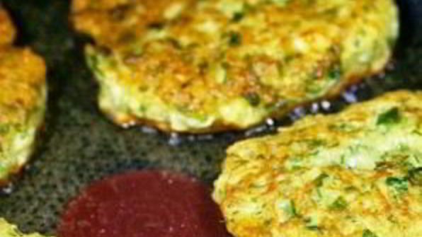 кабачковые оладьи с козьим сыром