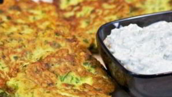 кабачковые оладьи с козьим сыром