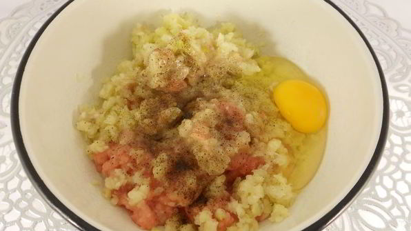 куриные оладьи с капустой и овсяными хлопьями