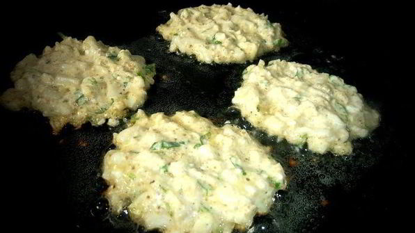 оладушки из китайской капусты с брынзой