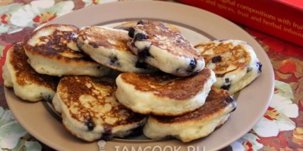 Рецепт оладий без яиц с ягодами