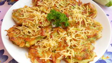 Оладьи из кабачков с сыром и колбасой