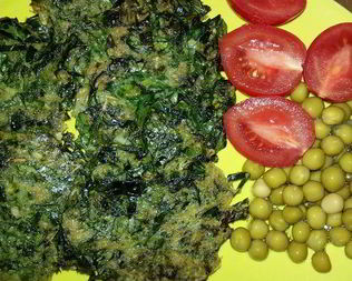 Оладьи из листовой капусты с овсяными хлопьями и зеленью