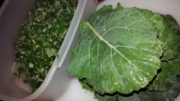 оладьи из листовой капусты с овсяными хлопьями и зеленью