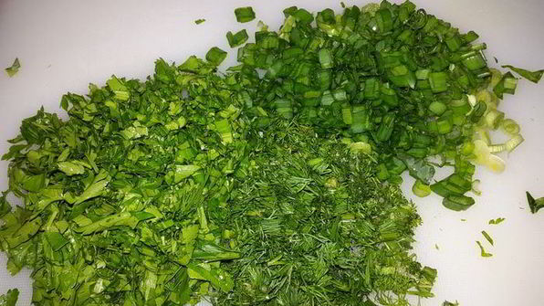 оладьи из листовой капусты с овсяными хлопьями и зеленью