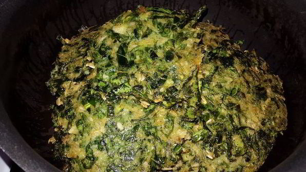 оладьи из листовой капусты с овсяными хлопьями и зеленью