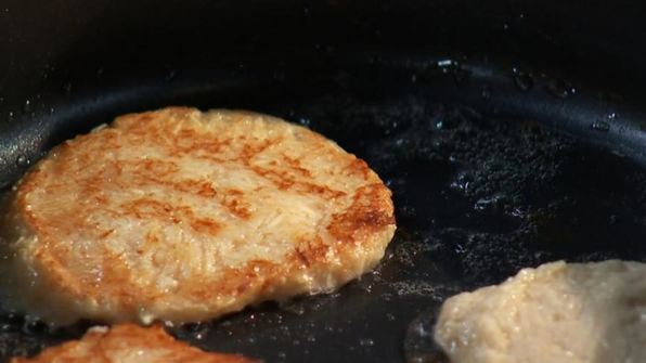 оладьи из сельдерея с яблочным соусом