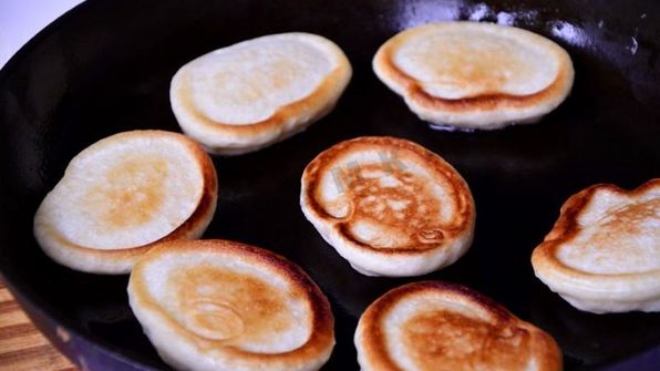 оладьи на сыворотке пышные без яиц