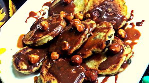 оладьи с черникой и шоколадом