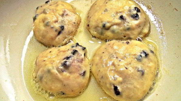 оладьи с черникой и шоколадом