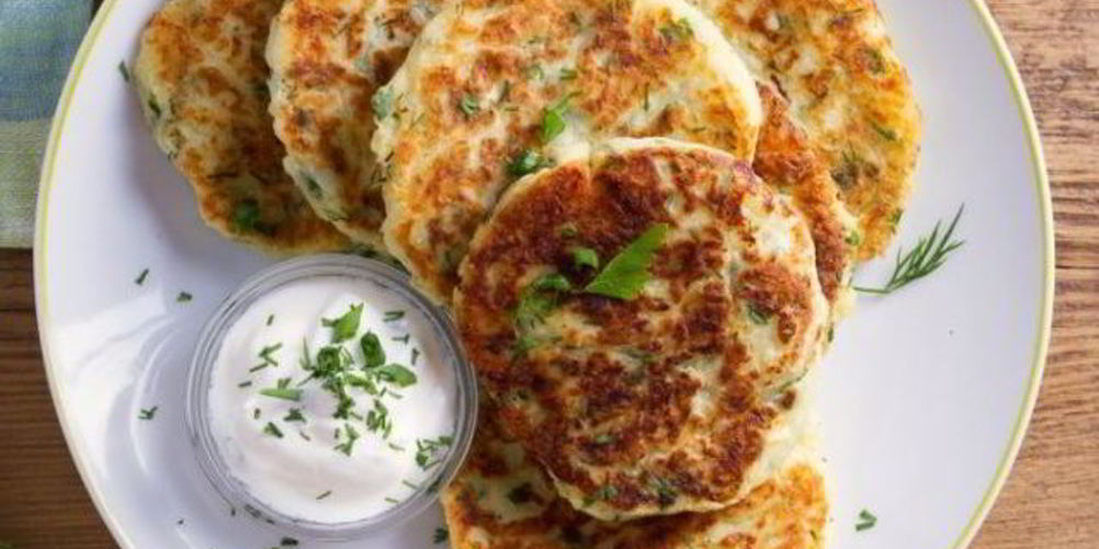 Рецепт оладий с сыром и чесноком в духовке