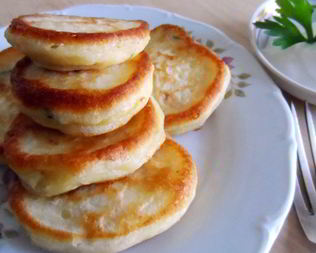 Оладьи с сыром и колбасой