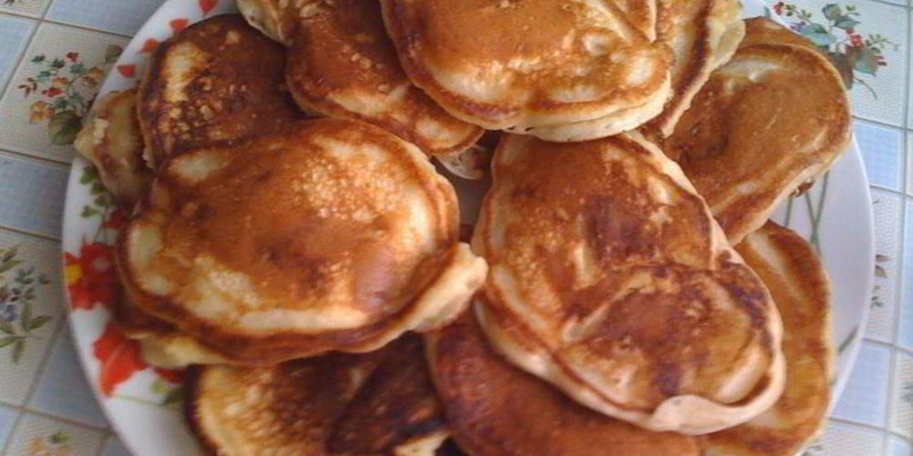 Рецепт пышных сладких оладий с яблоками