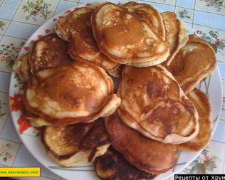 Пышные сладкие оладьи с яблоками