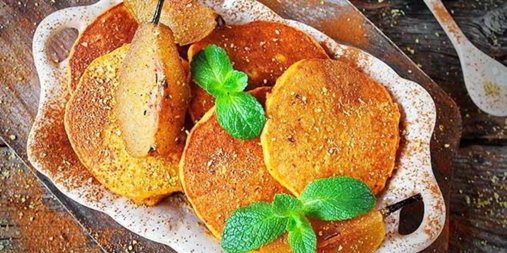 Рецепт тыквенных оладий с пряными грушами в сиропе