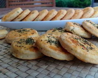 Греческое печенье с брынзой и тимьяном