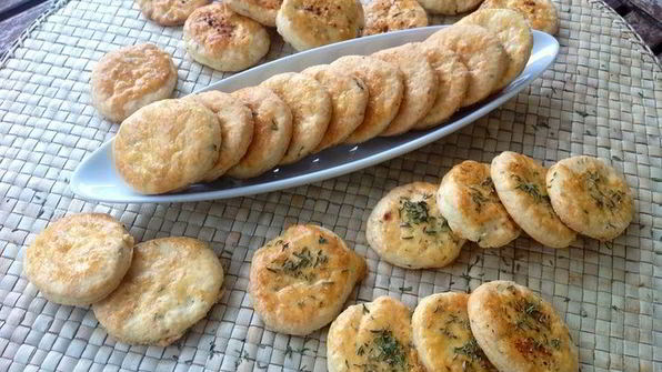 греческое печенье с брынзой и тимьяном