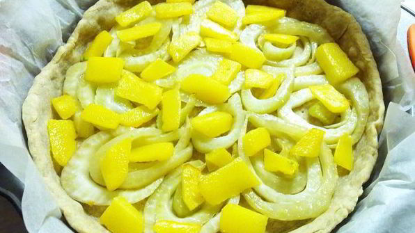киш с фенхелем, цукини и луком
