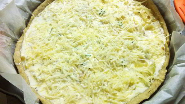 киш с фенхелем, цукини и луком