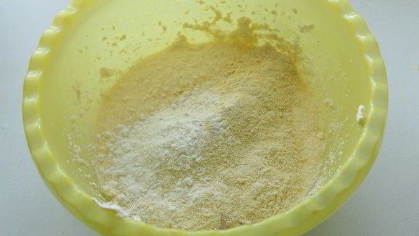 кукурузный пирог со сливой