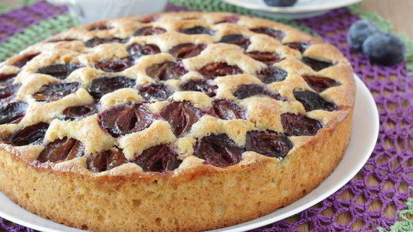 кукурузный пирог со сливой