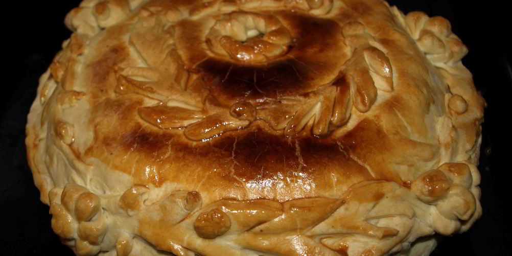 Рецепт курника из слоенного теста с блинами, грибами и курицей