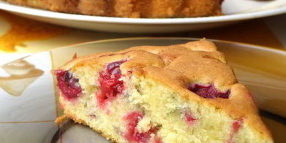 Рецепт легкого вишневого пирога