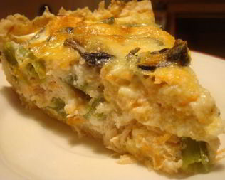 Открытый пирог с семгой, мидиями и стручковой фасолью