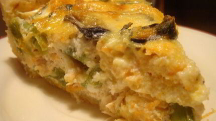 Открытый пирог с семгой, мидиями и стручковой фасолью