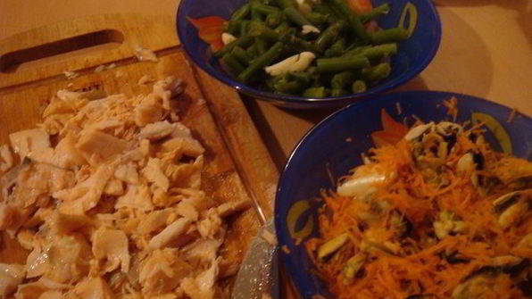 открытый пирог с семгой, мидиями и стручковой фасолью