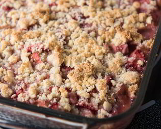 Песочный пирог с ревенем