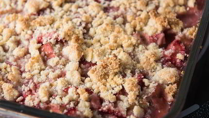 Песочный пирог с ревенем