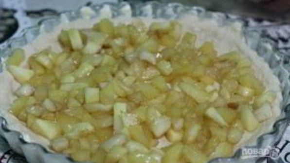 пирог из дрожжевого теста с яблоками