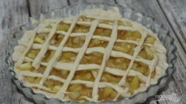 пирог из дрожжевого теста с яблоками