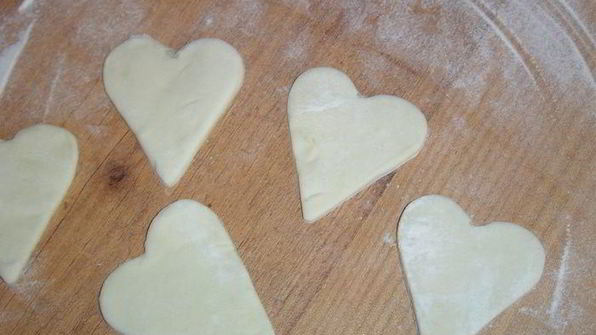 пирог из слоеного теста с творогом и зеленью