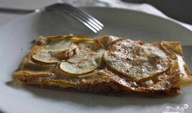 Пирог из теста фило с яблоками и грушами