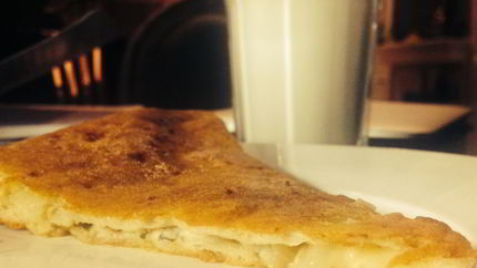 Пирог из творожного теста с сыром