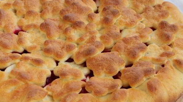 пирог с яблоками и брусникой