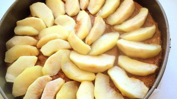 пирог с яблоками и меренгой