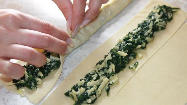 пирог улитка со шпинатом