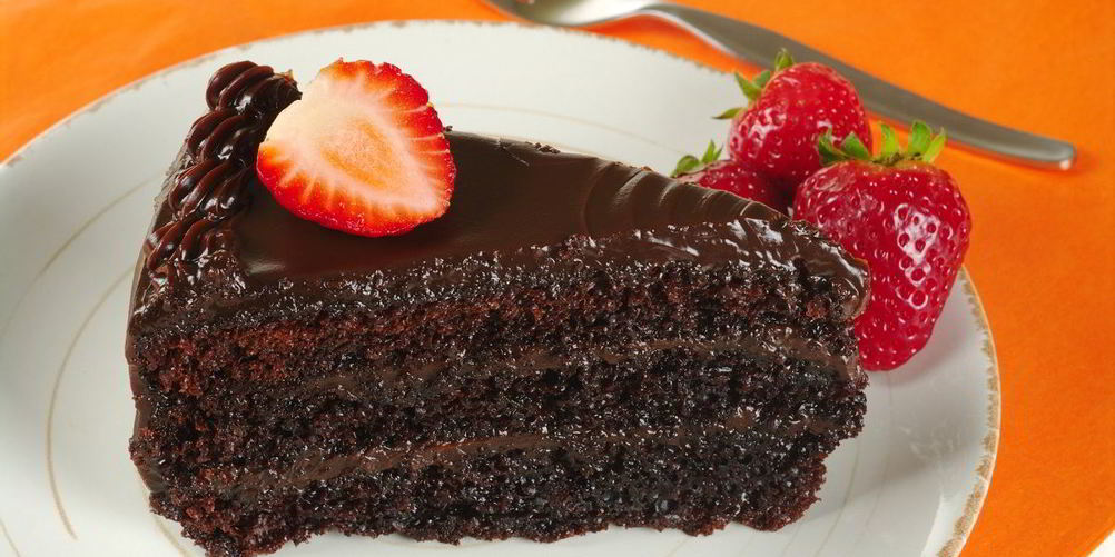 Рецепт шоколадного пирога с клубникой