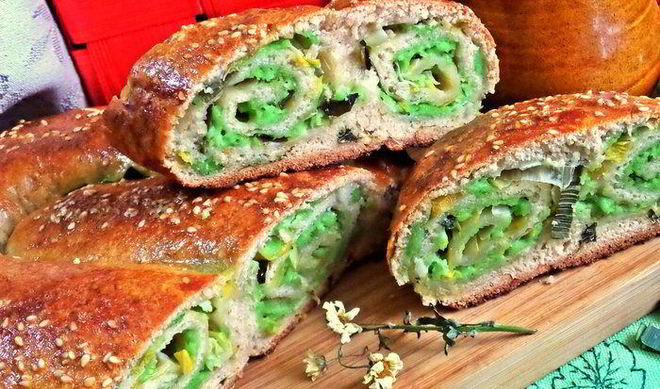 Сырный пирог-рулет